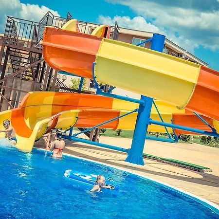 Holiday Fort Golf Club 阳光海滩 外观 照片