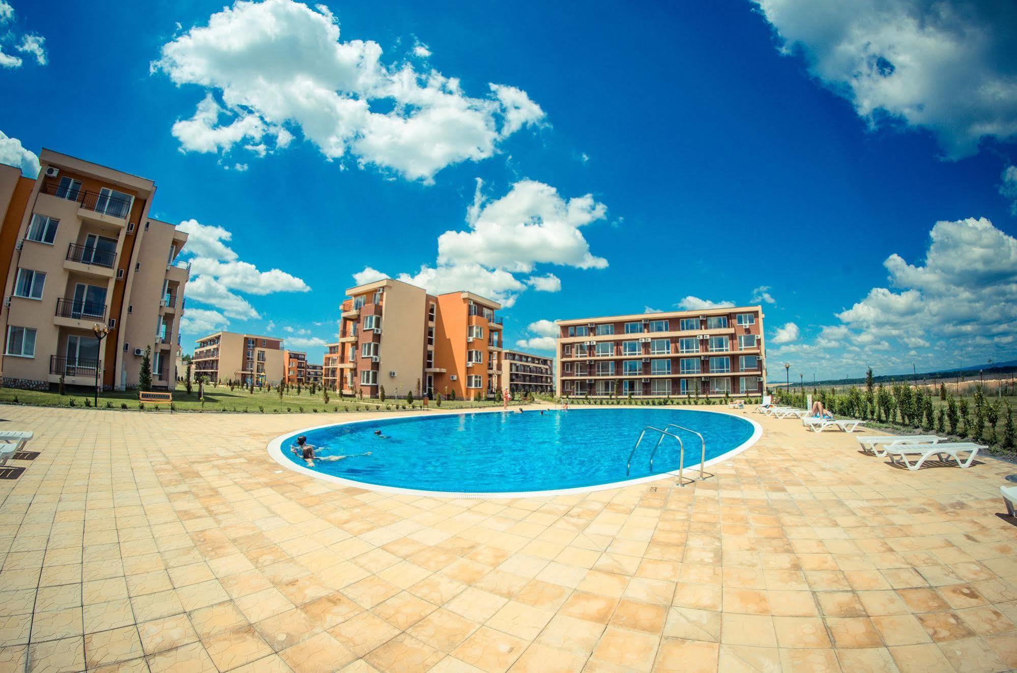 Holiday Fort Golf Club 阳光海滩 外观 照片